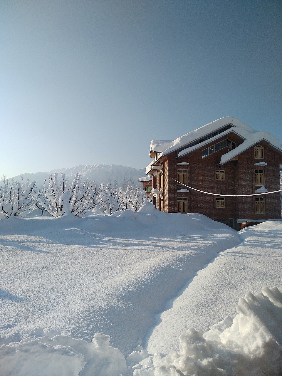 Srinagar  - Gulmarg  ( 60 kms 2 hrs  )